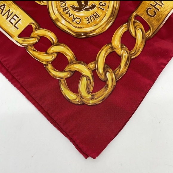 AUTHENTIC CHANEL LARGE GOLD CHAIN PATTERN SCARF - Picture 3 of 10